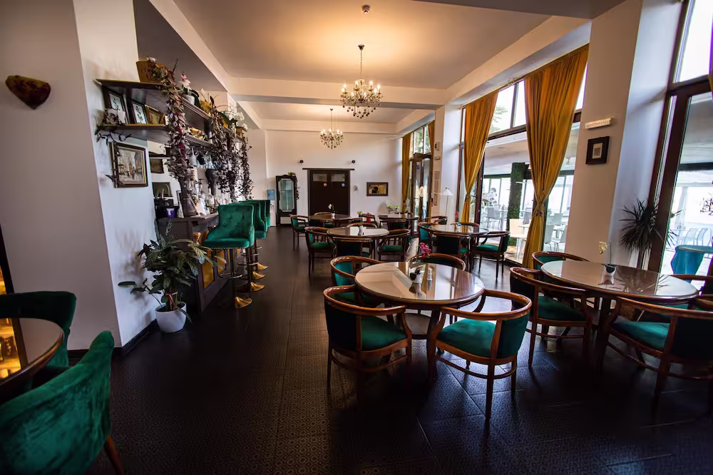 Sală restaurant Riviera 990 Eșelnița
