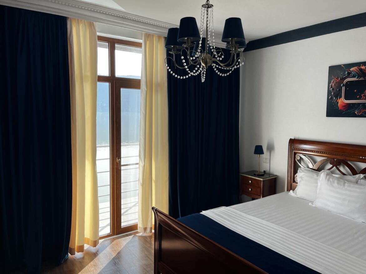 Camera standard cu vedere la Dunăre  – mic dejun, acces piscina & jacuzzi si parcare incluse